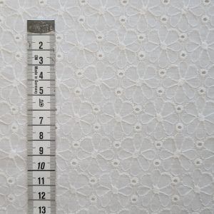 Voile de coton brodé blanc à fleurs