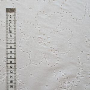 Voile de coton brodé écru