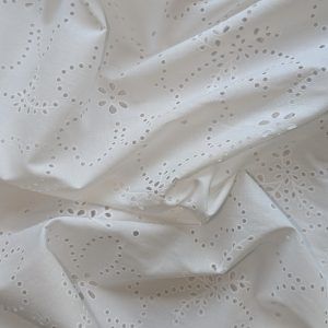 Voile de coton brodé écru