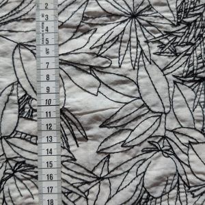 Voile de Coton Blanc Brodé Noir