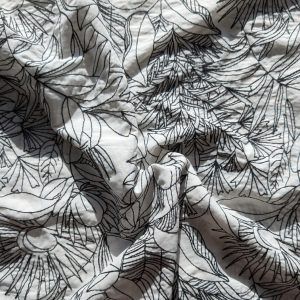 Voile de Coton Blanc Brodé Noir
