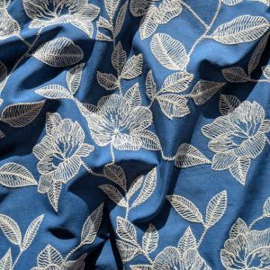 Voile de Coton Bleu Brodé à Fleurs