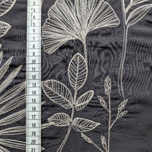 Voile de Coton Noir Brodé Beige