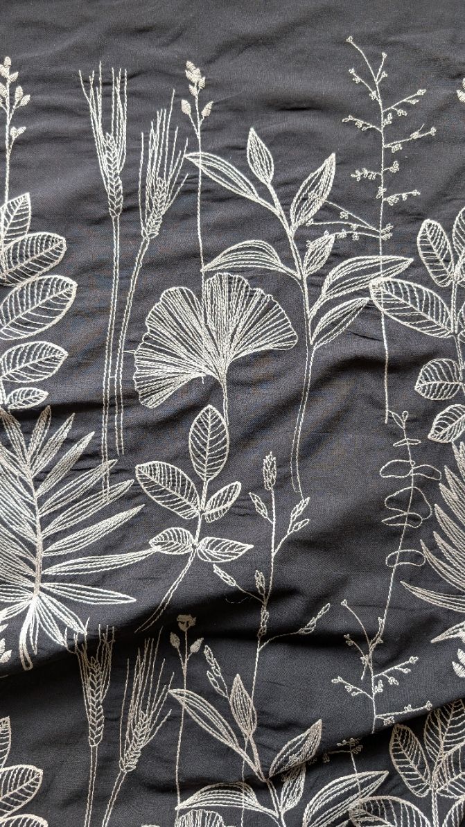 Voile de Coton Noir Brodé Beige – Image 4