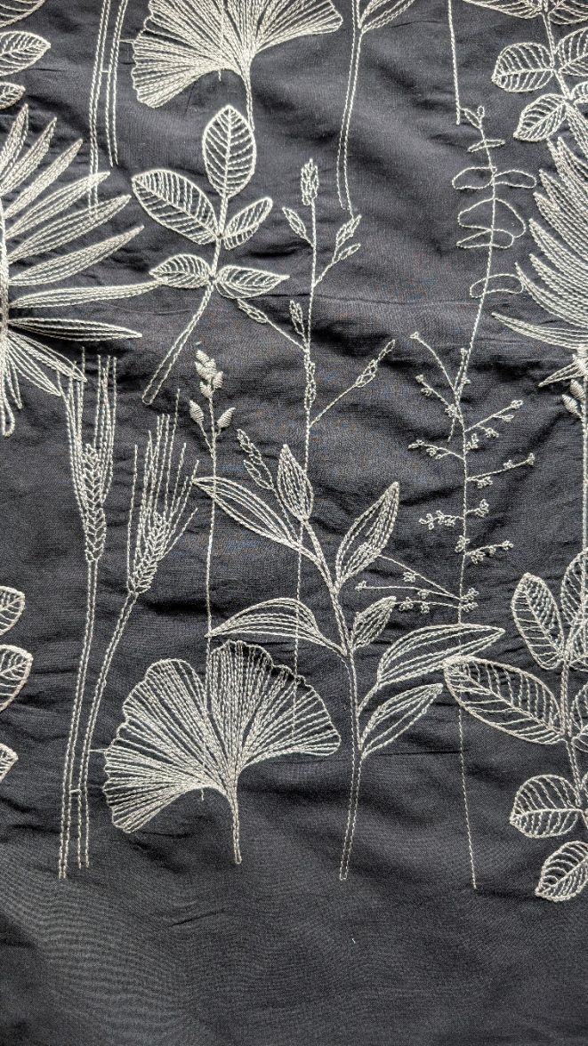 Voile de Coton Noir Brodé Beige – Image 3