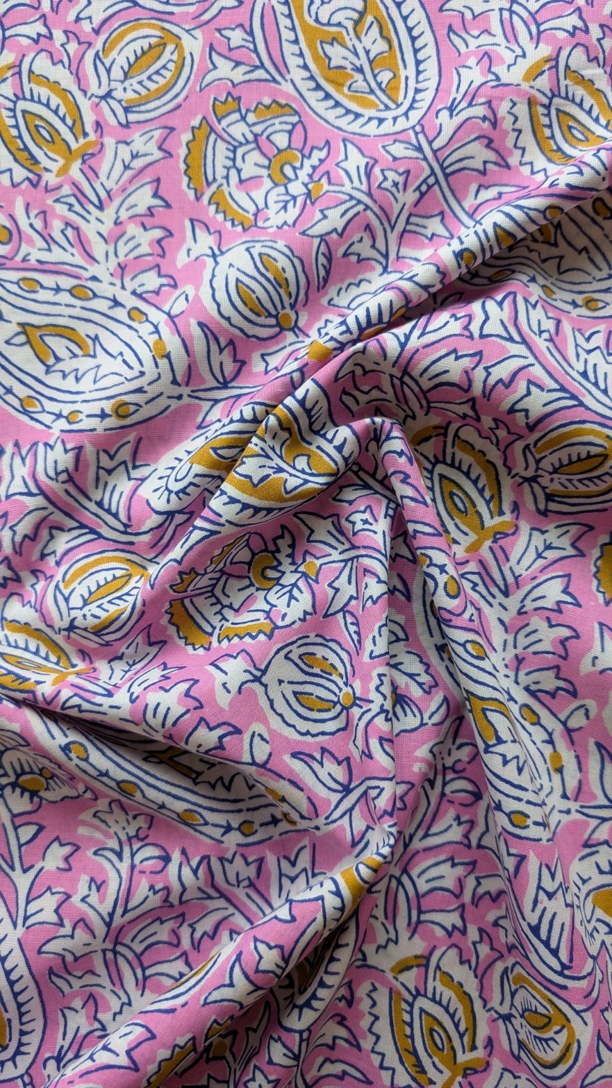 Tissu coton indien rose motif cachemire blanc, bleu marine et moutarde, 100% coton