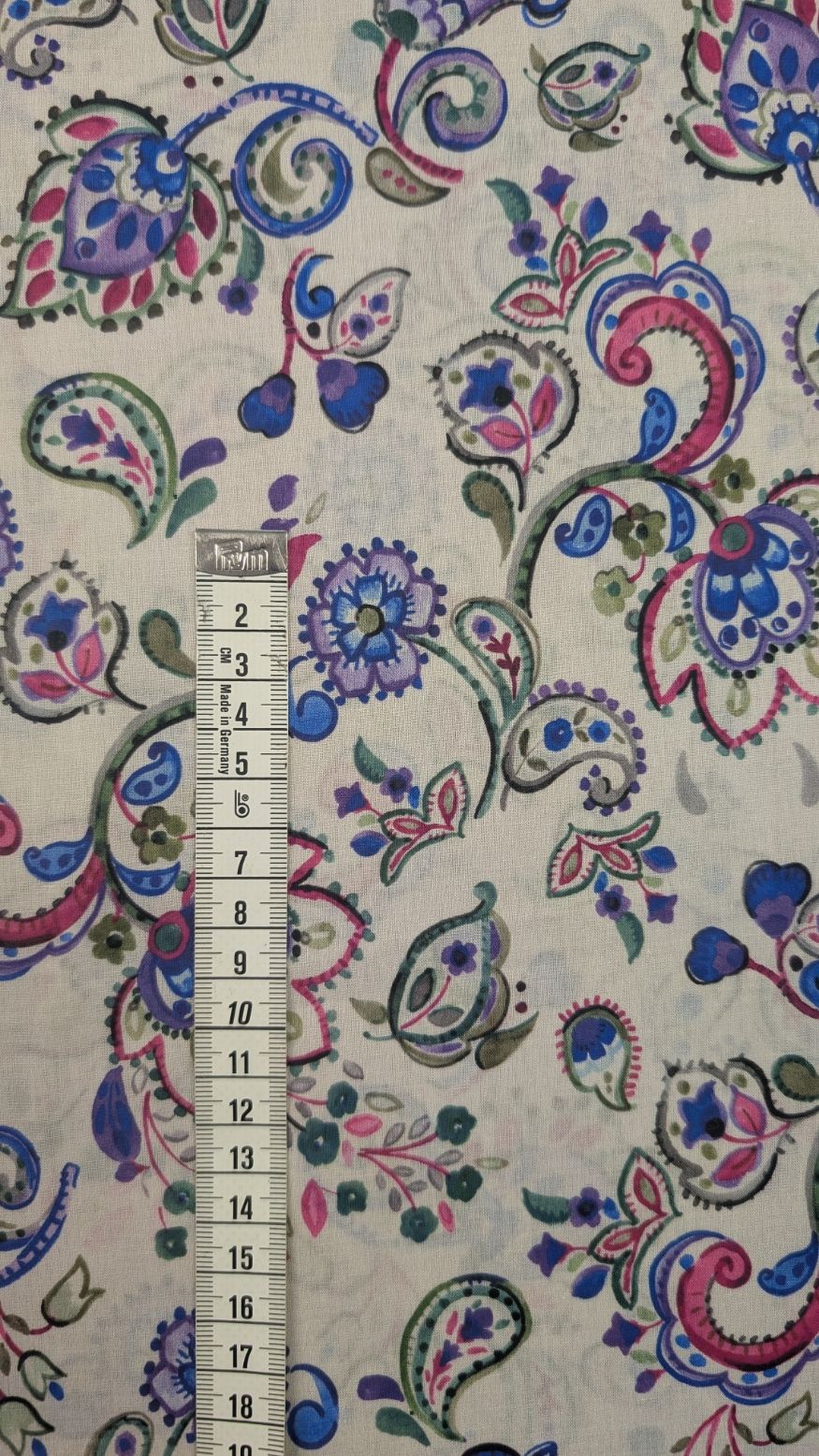 Voile de Coton Blanc Impression Digitale Cachemire Violet – Image 2