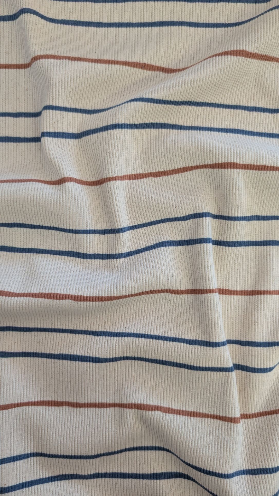 Tissu jersey côtelé rayures bleu camel bio